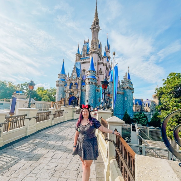 MEET YOUR POSHER 🎈😊✨⭐️ - Picture 1 of 1